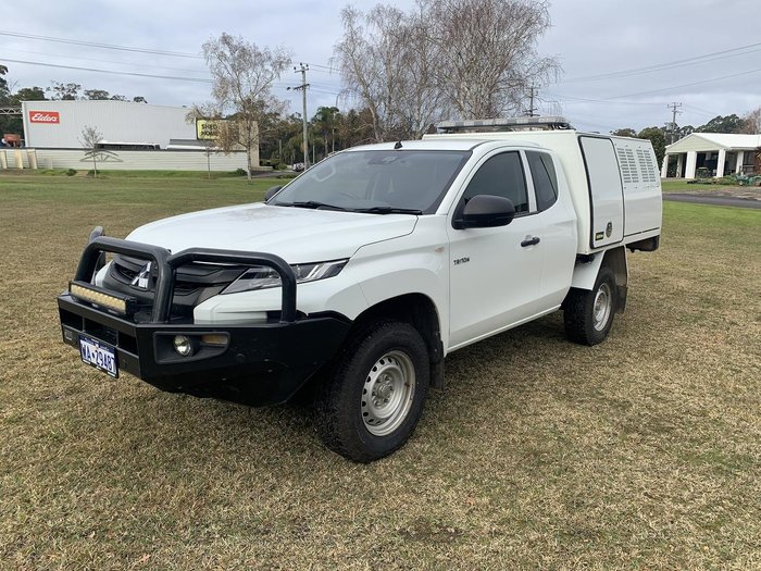 2022 Mitsubishi Triton GLX