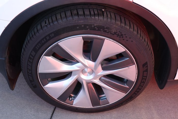 2022 Tesla Model Y Rear-Wheel Drive