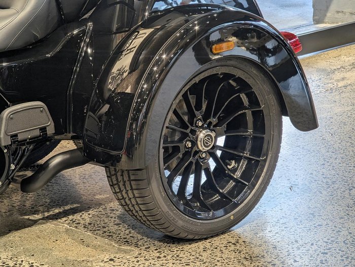 2025 Harley-Davidson Tri Glide Ultra 114 (FLHTCUTG) Trike Black