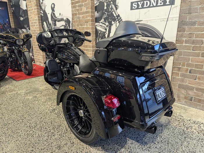 2025 Harley-Davidson Tri Glide Ultra 114 (FLHTCUTG) Trike Black