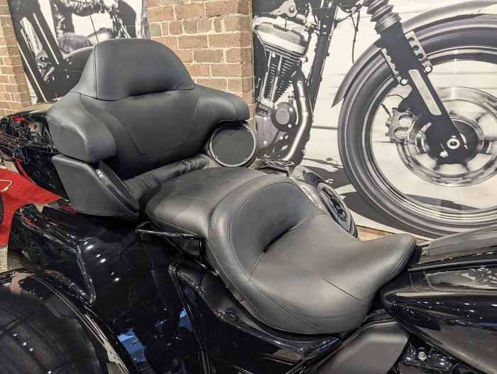 2025 Harley-Davidson Tri Glide Ultra 114 (FLHTCUTG) Trike Black