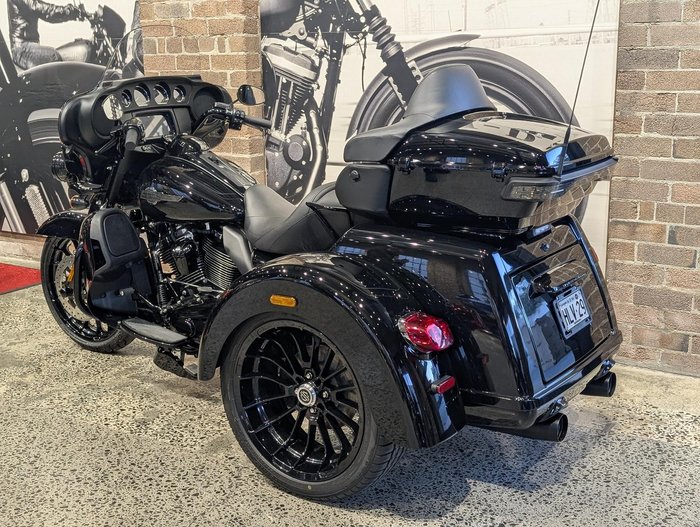 2025 Harley-Davidson Tri Glide Ultra 114 (FLHTCUTG) Trike Black