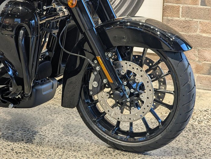 2025 Harley-Davidson Tri Glide Ultra 114 (FLHTCUTG) Trike Black