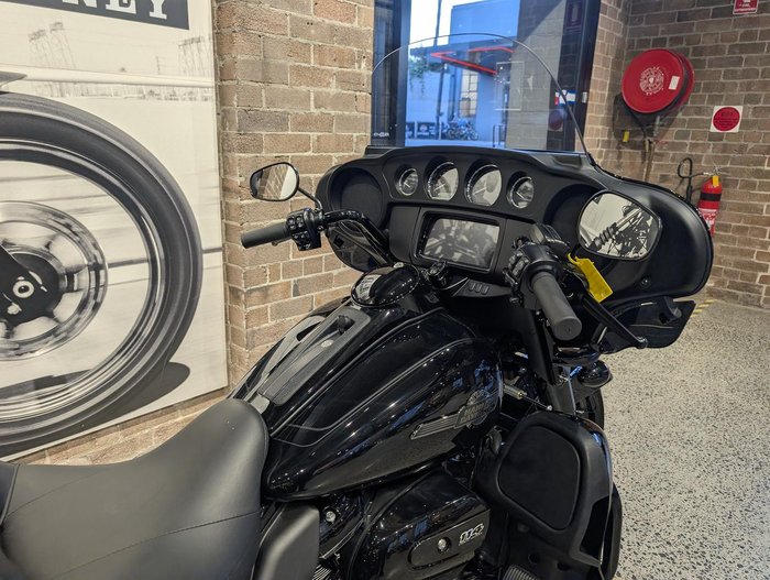 2025 Harley-Davidson Tri Glide Ultra 114 (FLHTCUTG) Trike Black
