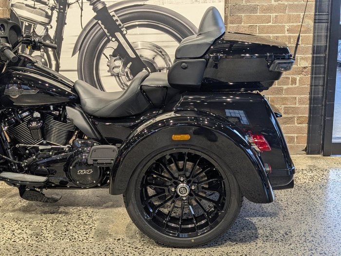 2025 Harley-Davidson Tri Glide Ultra 114 (FLHTCUTG) Trike Black