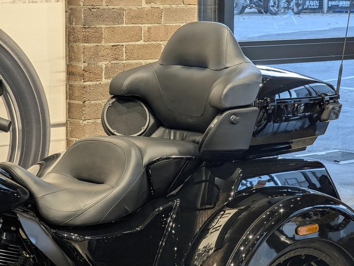 2025 Harley-Davidson Tri Glide Ultra 114 (FLHTCUTG) Trike Black