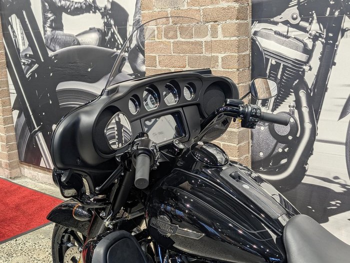 2025 Harley-Davidson Tri Glide Ultra 114 (FLHTCUTG) Trike Black