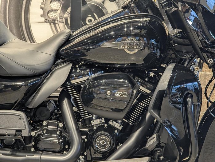 2025 Harley-Davidson Tri Glide Ultra 114 (FLHTCUTG) Trike Black