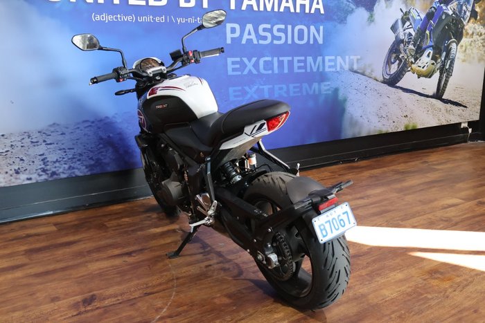 2024 TRIUMPH TRIDENT 660 White