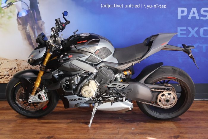 2024 Ducati STREETFIGHTER V4 Black