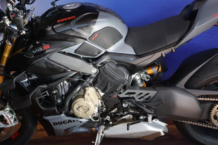 2024 Ducati STREETFIGHTER V4 Black