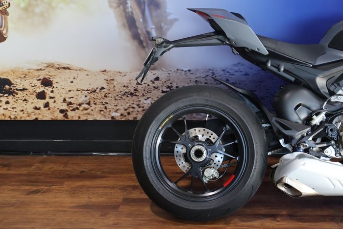 2024 Ducati STREETFIGHTER V4 Black