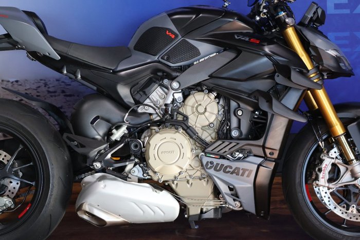 2024 Ducati STREETFIGHTER V4 Black