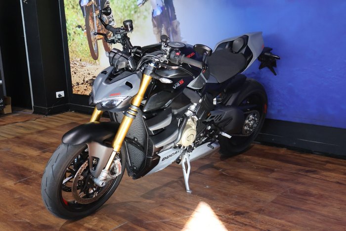 2024 Ducati STREETFIGHTER V4 Black