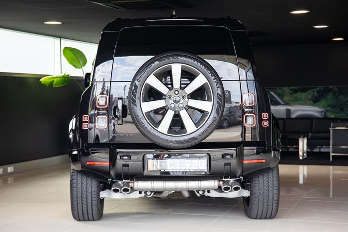 2026 Land Rover Defender 110 P425 X-Dynamic HSE