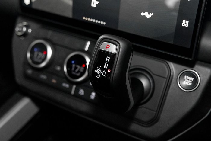 2026 Land Rover Defender 110 P425 X-Dynamic HSE