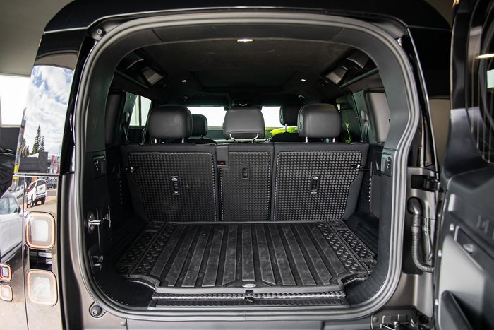 2026 Land Rover Defender 110 P425 X-Dynamic HSE