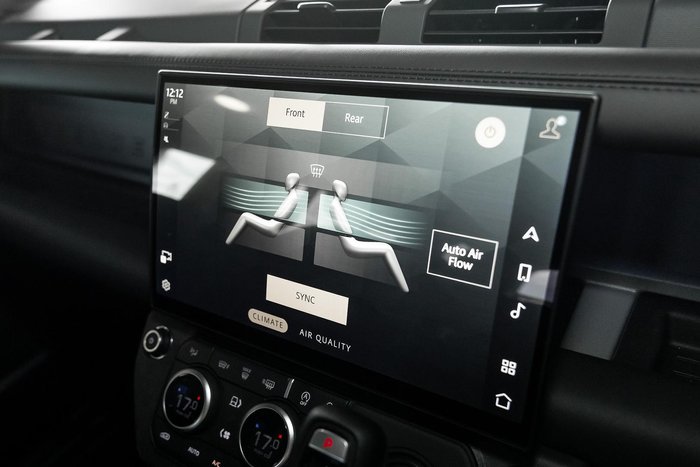 2026 Land Rover Defender 110 P425 X-Dynamic HSE