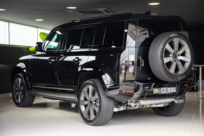 2026 Land Rover Defender 110 P425 X-Dynamic HSE