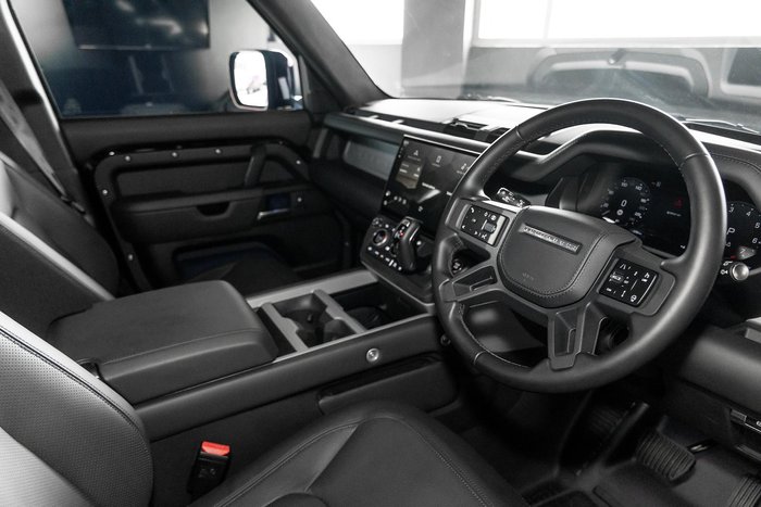 2026 Land Rover Defender 110 P425 X-Dynamic HSE
