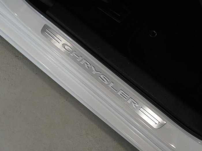 2019 Chrysler 300 SRT Core