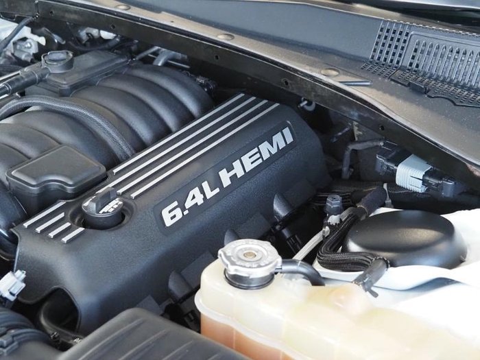 2019 Chrysler 300 SRT Core