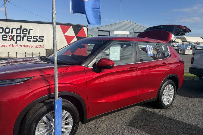 2024 MITSUBISHI OUTLANDER ES 7 SEAT (2WD)