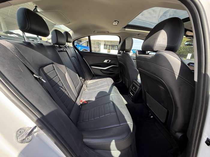 2019 BMW 3 Series 330i Luxury Line