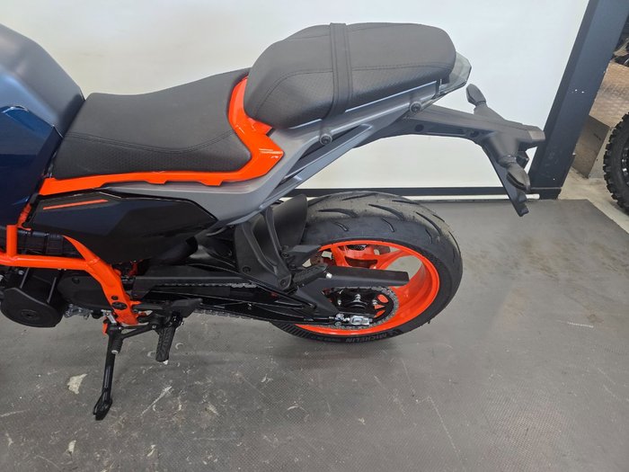 2025 Ktm 390 DUKE Orange