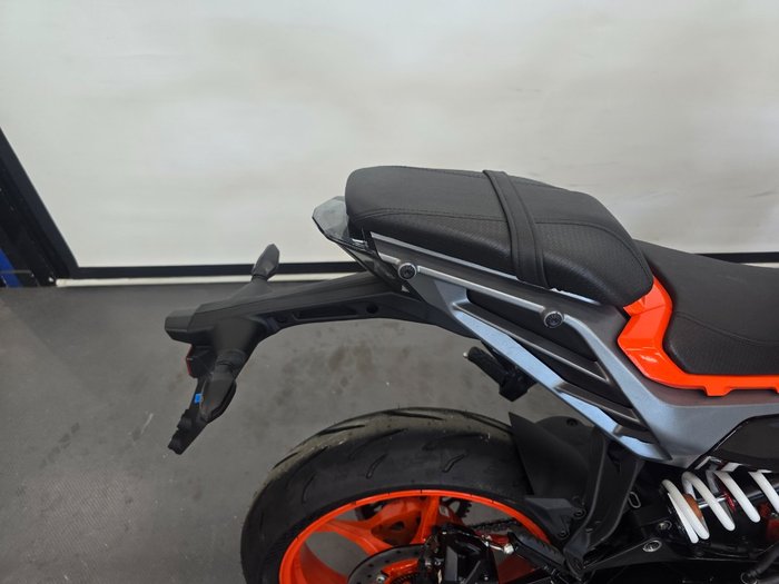 2025 Ktm 390 DUKE Orange