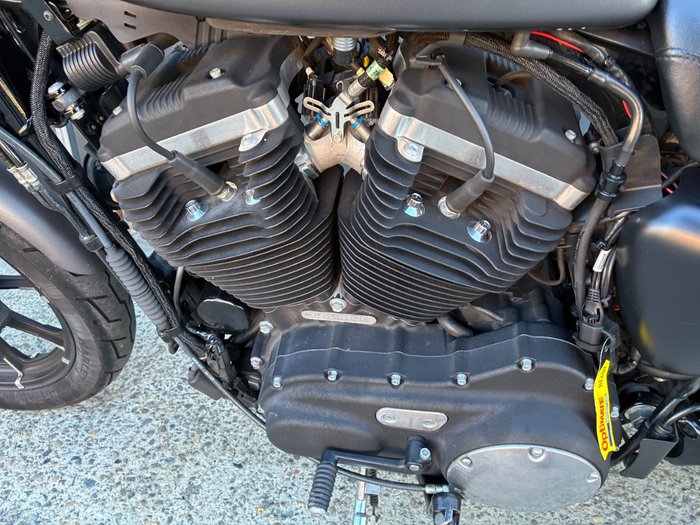2015 HARLEY-DAVIDSON XL883 IRON 883 BLACK