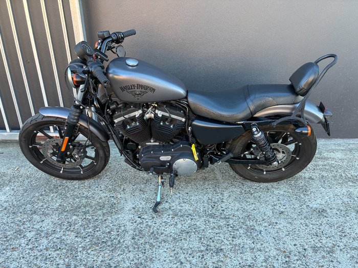 2015 HARLEY-DAVIDSON XL883 IRON 883 BLACK