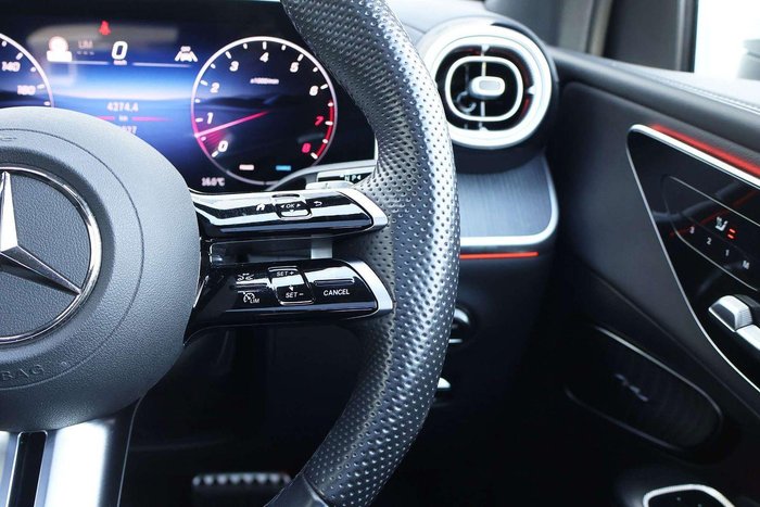 2025 Mercedes-Benz GLC-Class GLC300