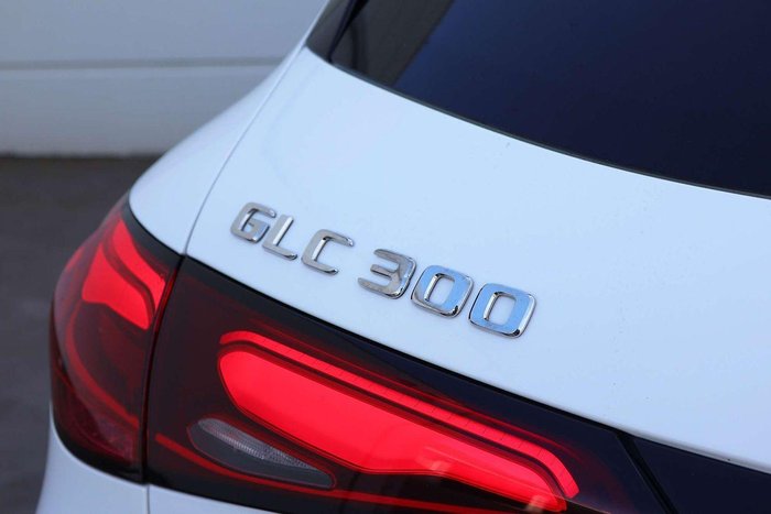 2025 Mercedes-Benz GLC-Class GLC300