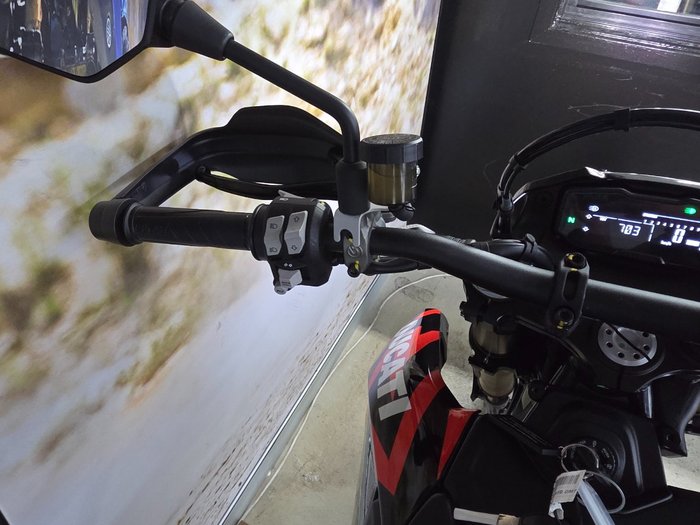2025 DUCATI HYPERMOTARD MONO RVE RED
