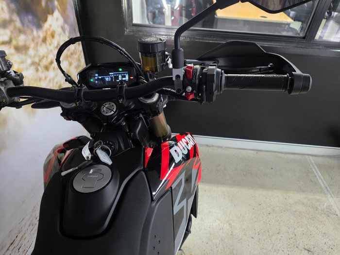 2025 DUCATI HYPERMOTARD MONO RVE RED