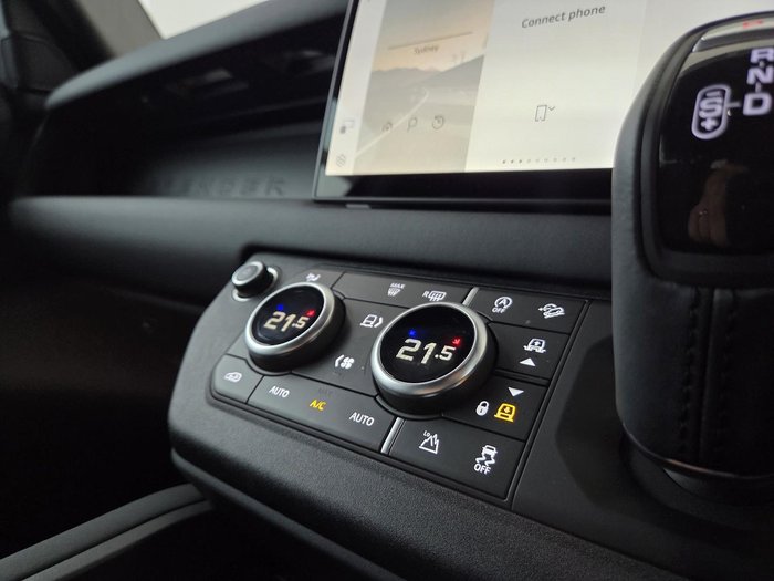2025 Land Rover Defender 110 D250 S