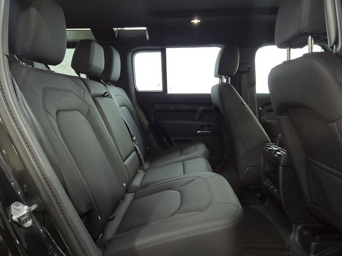 2025 Land Rover Defender 110 D250 S