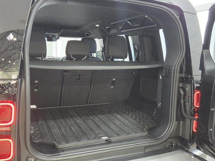 2025 Land Rover Defender 110 D250 S