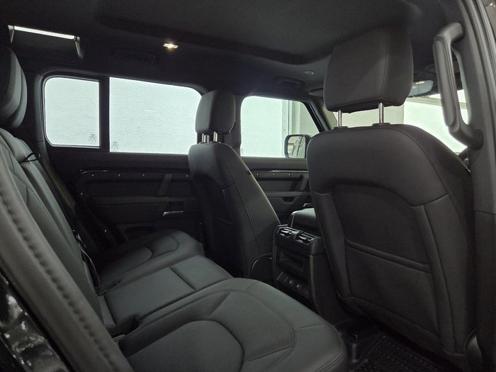 2025 Land Rover Defender 110 D250 S