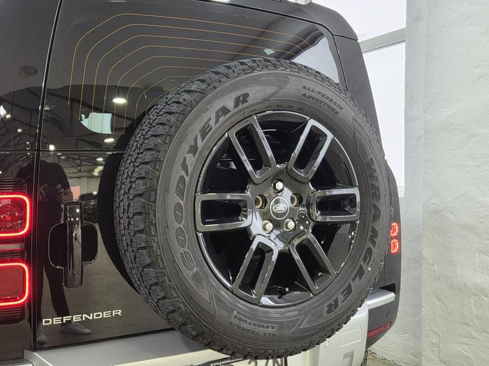 2025 Land Rover Defender 110 D250 S