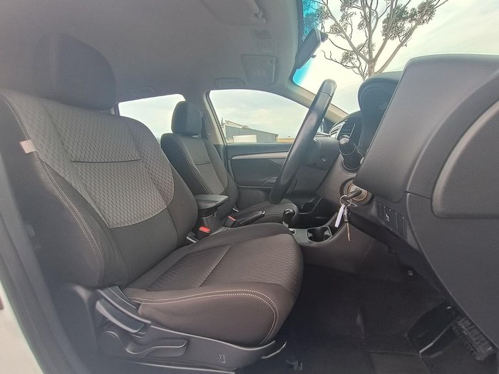 2014 Mitsubishi Outlander ES