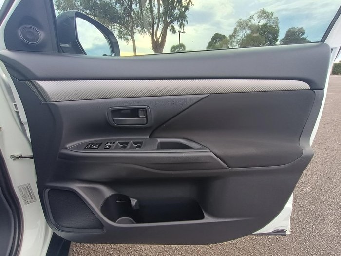 2014 Mitsubishi Outlander ES