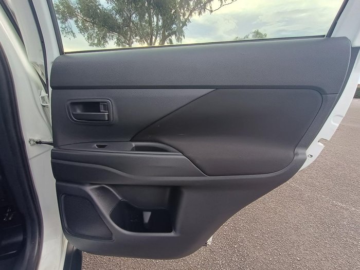 2014 Mitsubishi Outlander ES