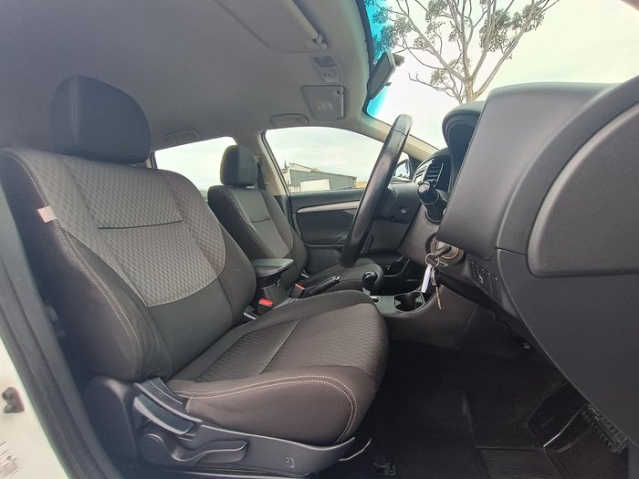2014 Mitsubishi Outlander ES