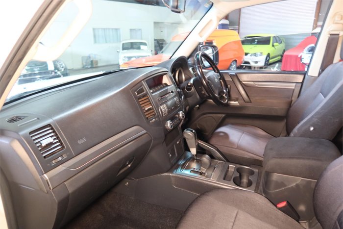 2013 Mitsubishi Pajero GLX-R