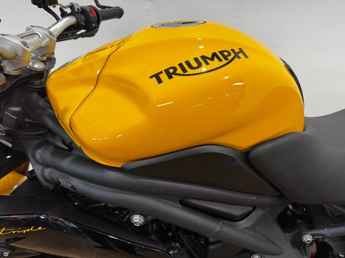 2015 Triumph SPEED TRIPLE (ABS) YELLOW