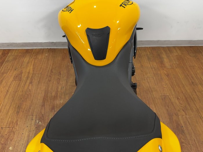 2015 Triumph SPEED TRIPLE (ABS) YELLOW