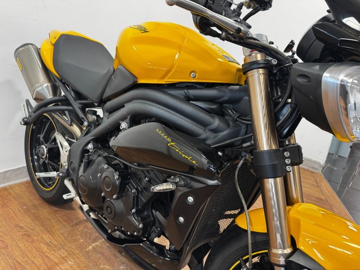 2015 Triumph SPEED TRIPLE (ABS) YELLOW