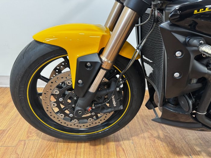 2015 Triumph SPEED TRIPLE (ABS) YELLOW